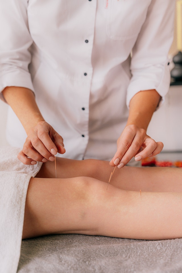 acupuncture in the knee